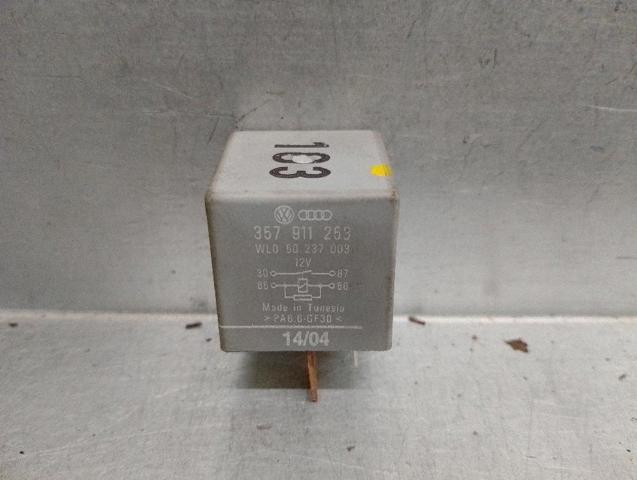 Relé de bujía de precalentamiento Skoda Octavia 1U2