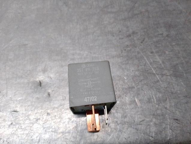 Relé de bujía de precalentamiento Skoda Octavia 1U2