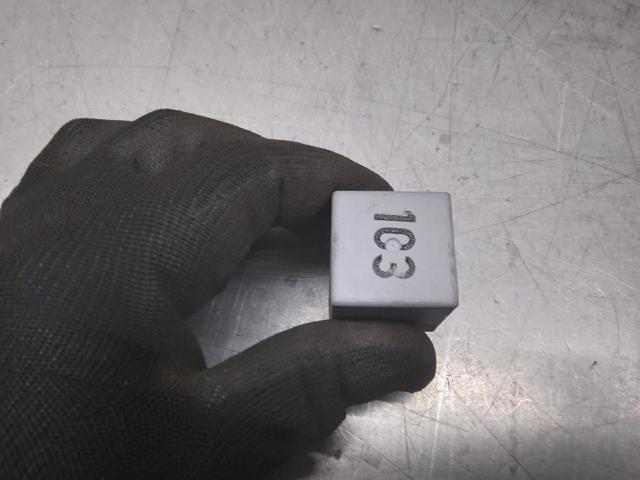 Relé de bujía de precalentamiento Skoda Octavia 1U2