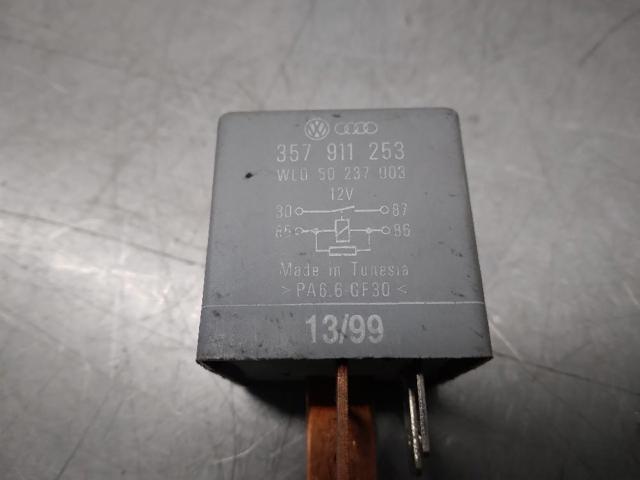 Relé de bujía de precalentamiento Skoda Octavia 1U2
