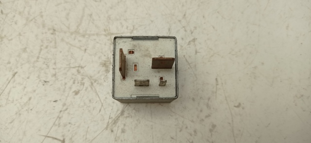 Relé de bujía de precalentamiento Volkswagen Transporter 7JD, 7JE