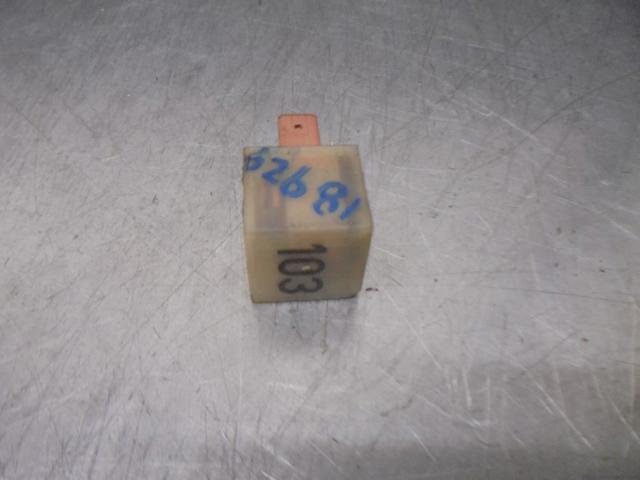 Relé de bujía de precalentamiento Skoda Octavia 1U2