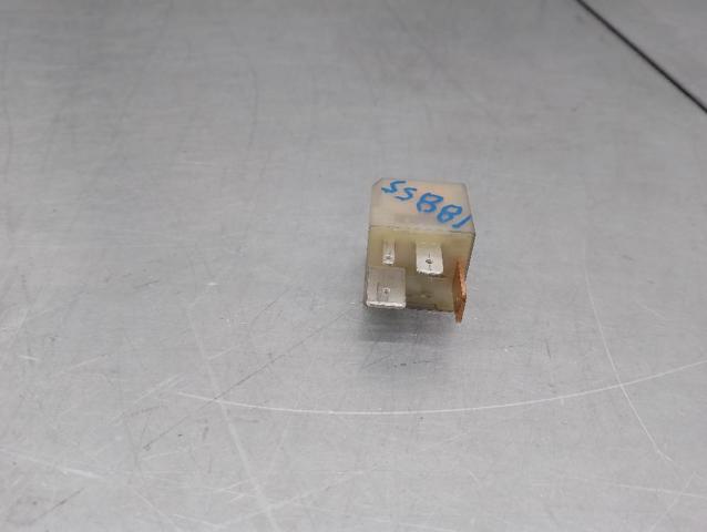 Relé de bujía de precalentamiento Skoda Octavia 1U2
