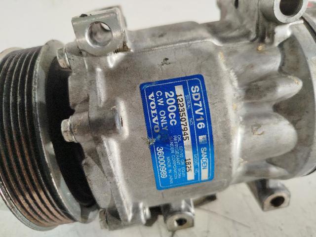 VOLVO 36000989 Compresor de aire acondicionado  en stock Valencia