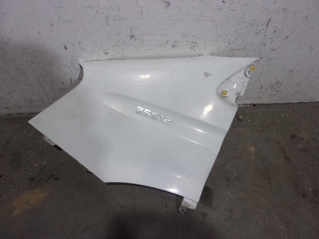 Aleta delantera izquierda 3800002 IVECO
