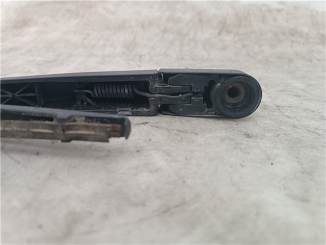 3882165J00 SUZUKI Brazo del limpiaparabrisas, trasero  en stock Gandía