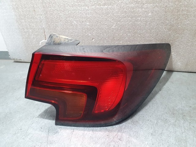 Piloto trasero exterior derecho 39015944 OPEL