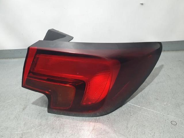 Piloto trasero exterior derecho 39015944 OPEL
