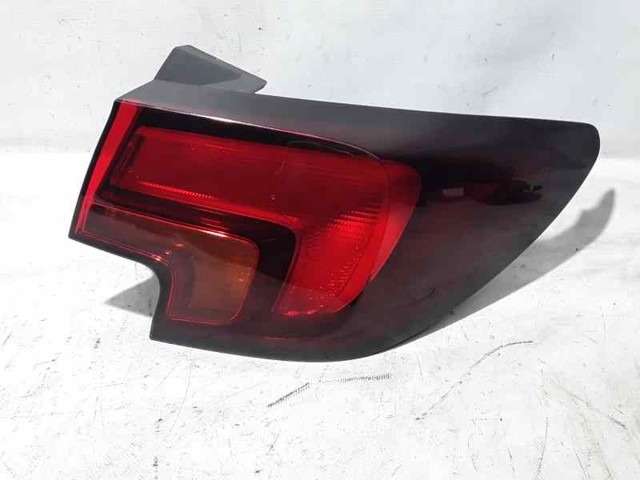 Piloto trasero exterior derecho 39015944 OPEL
