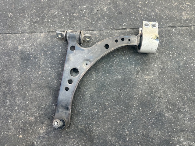 OPEL 39021472 Brazo inferior izquierdo de la suspensión delantera comprar Pamplona