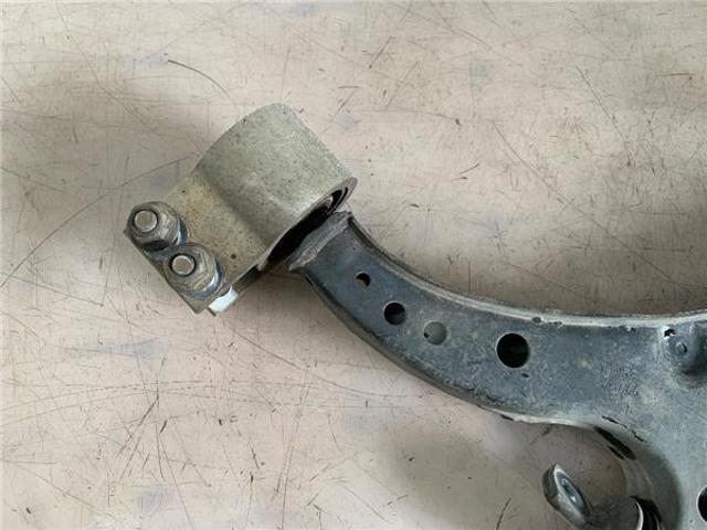 39021472 Brazo inferior izquierdo de la suspensión delantera  en stock Castellón