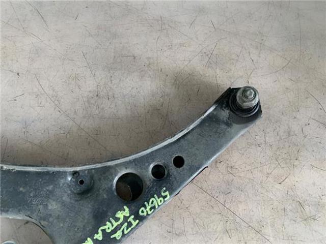 39021472 Brazo inferior izquierdo de la suspensión delantera  disponible Burgos