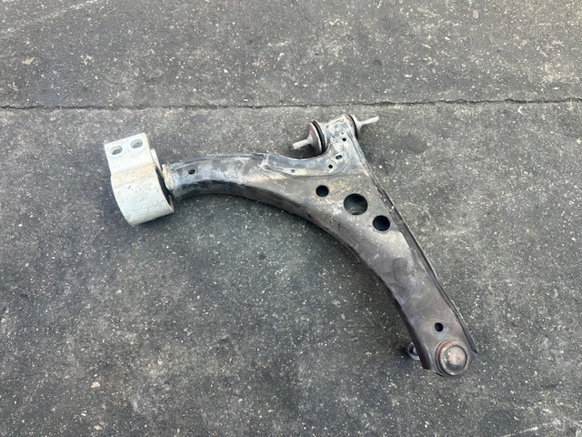 39021472 OPEL Brazo inferior izquierdo de la suspensión delantera comprar Bilbao