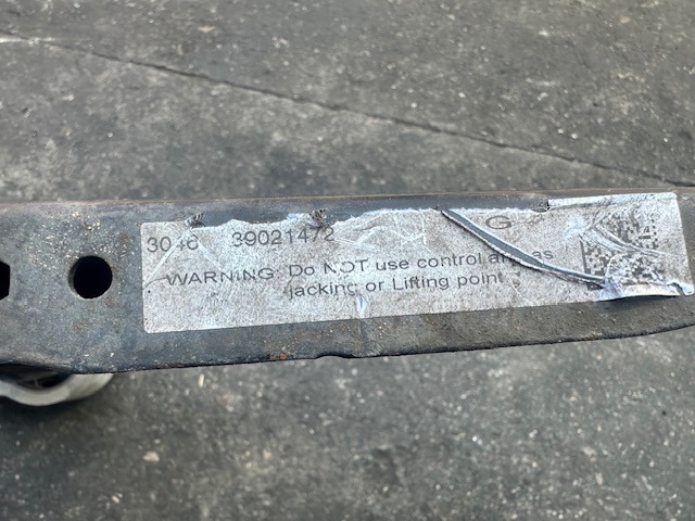 OPEL 39021472 Brazo inferior izquierdo de la suspensión delantera  en stock Salamanca
