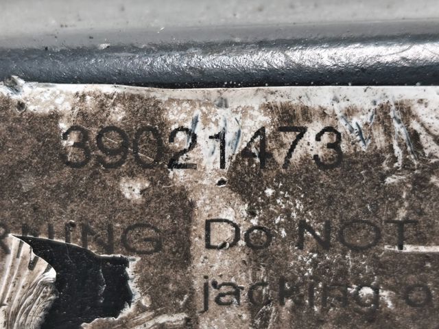 Brazo inferior derecho de la suspensión delantera 39021473 OPEL