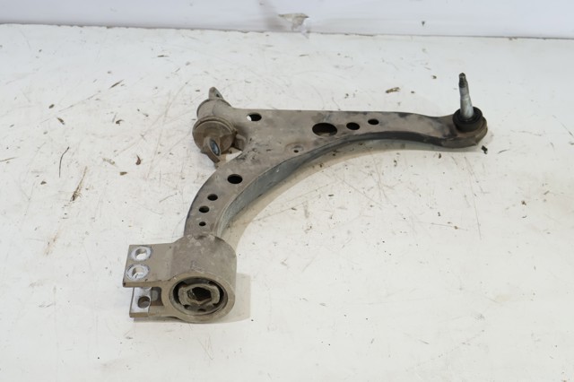 Brazo inferior derecho de la suspensión delantera 39021473 OPEL
