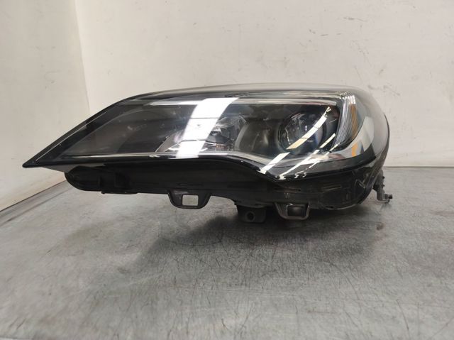 39047198 OPEL Faro izquierdo  en stock Gandía