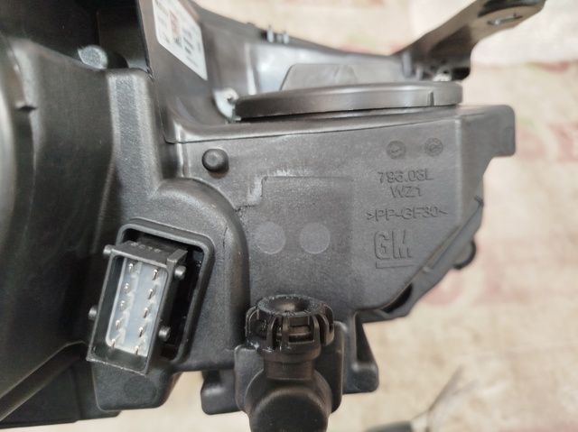 39081892 Faro izquierdo  comprar en Zaragoza