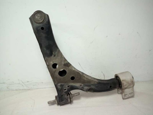 39089344 Brazo inferior izquierdo de la suspensión delantera  disponible Málaga