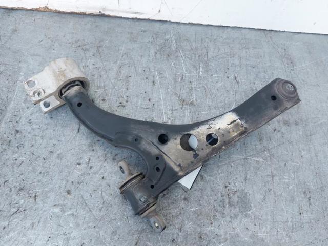 39089345 OPEL Brazo inferior derecho de la suspensión delantera  en stock Gandía