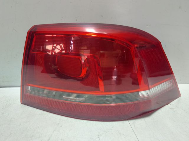 Piloto trasero exterior derecho 3AE945096C VAG