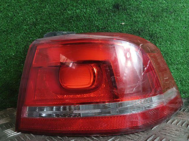 Piloto trasero exterior derecho 3AE945096C VAG