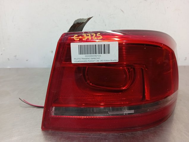 3AE945096F Piloto trasero exterior derecho  en stock Granada