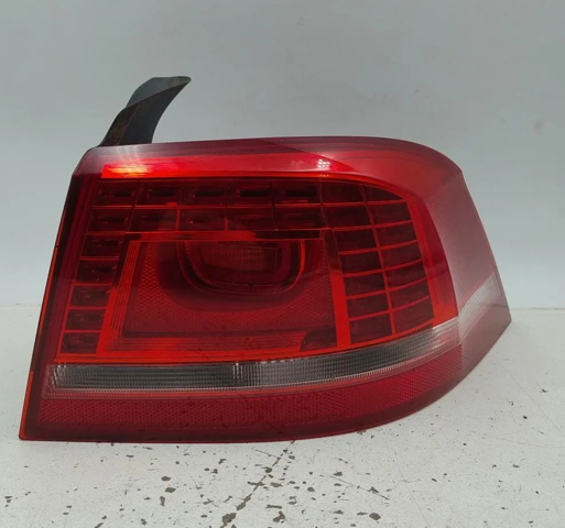 3AE945208B Piloto trasero exterior derecho comprar Sevilla