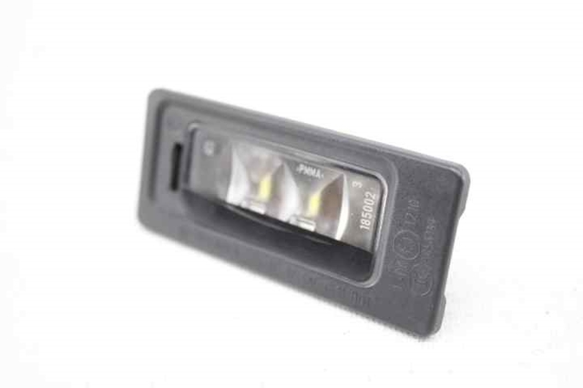 3AF943021A Luz de matrícula trasera  disponible Utrera