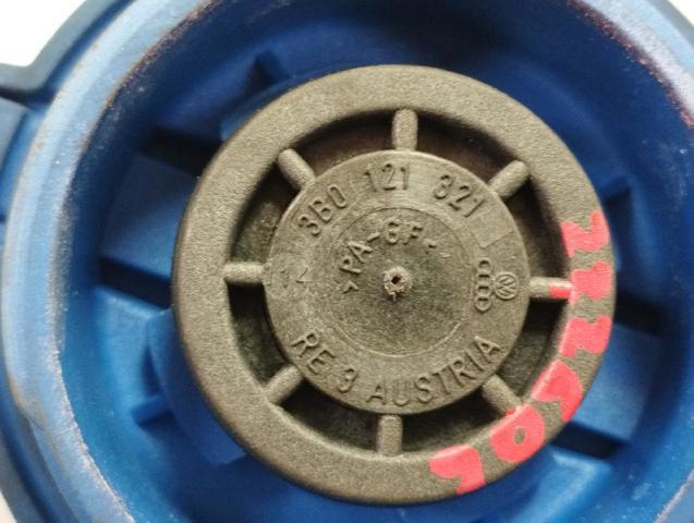 3B0121321 Tapa del depósito de refrigerante  disponible Málaga
