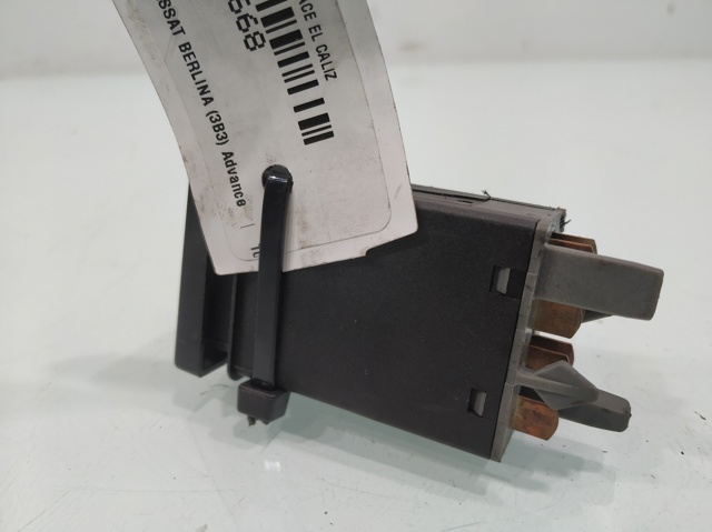 VAG 3B0953235D Boton de luz de emergencía  en stock Terrassa