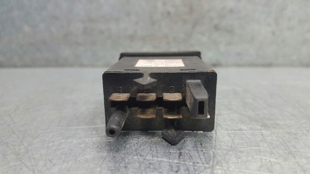 3B0959621C Botón de encendido de la calefacción de la luneta trasera  en stock Sabadell