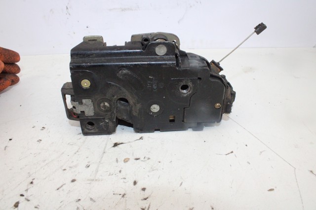 3B1837015A Cerradura de puerta delantera izquierda  disponible Burgos