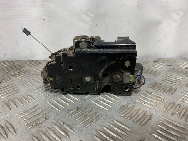 3B1837016 VAG Cerradura de puerta delantera derecha  en stock Córdoba