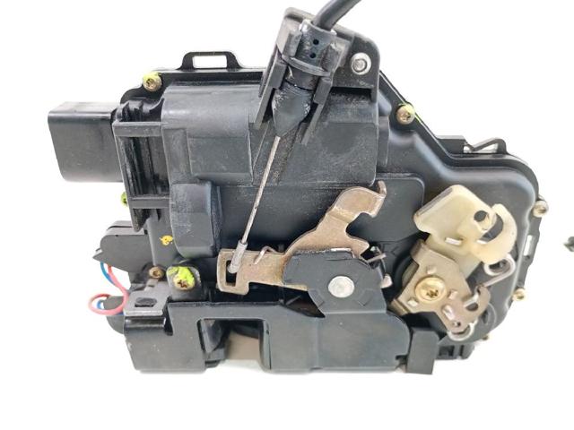3B1837016C Cerradura de puerta delantera derecha  en stock Granada