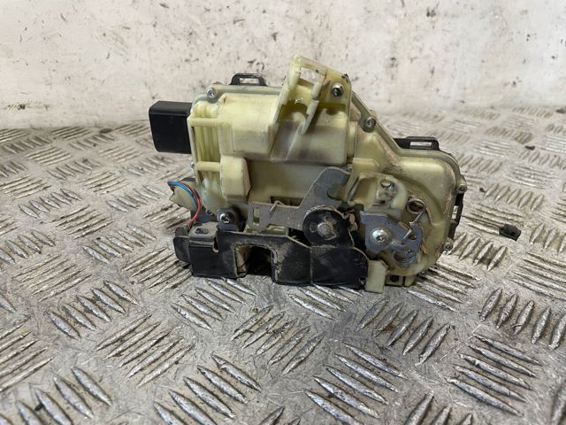 3B1837016CA VAG Cerradura de puerta delantera derecha  en stock Huelva