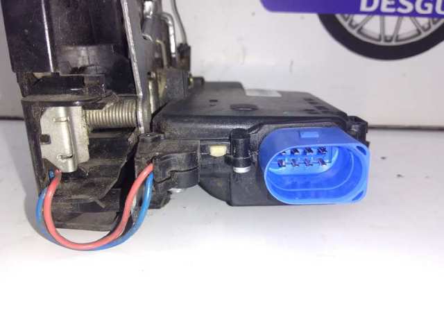 3B1837016CE Cerradura de puerta delantera derecha  en stock Granada