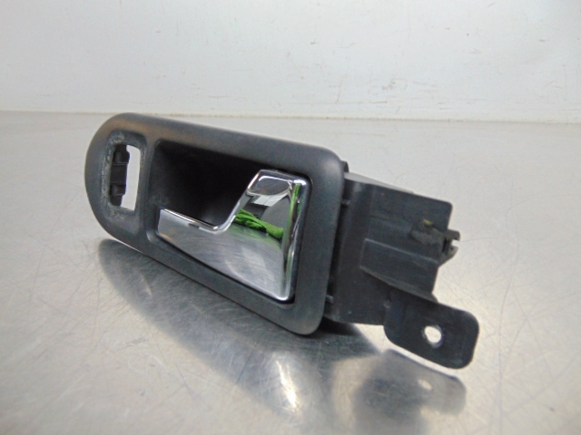 3B1837114T Manija interior de puerta delantera derecha  en stock Sabadell