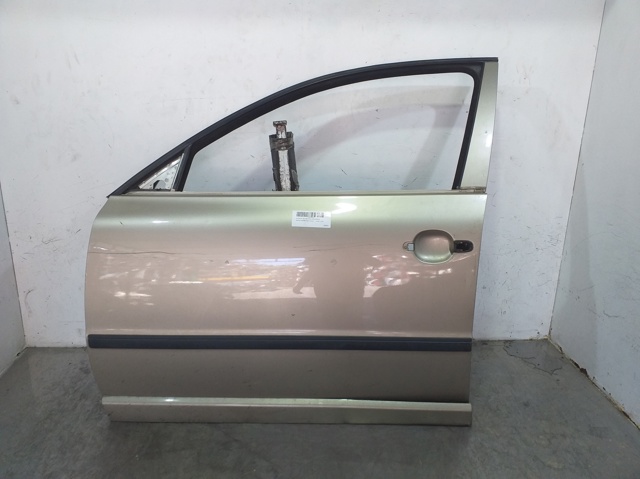 Puerta del conductor Volkswagen Passat sedán comprar en España