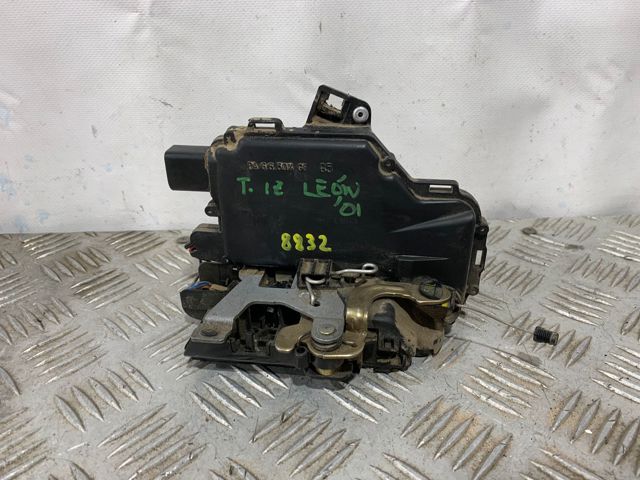 VAG 3B4839015 Cerradura de puerta trasera izquierda comprar Tarragona