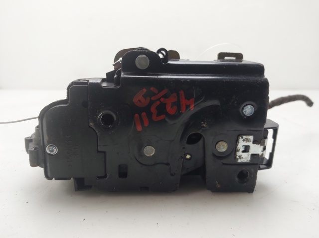 3B4839016 Cerradura de la puerta trasera derecha  disponible Utrera