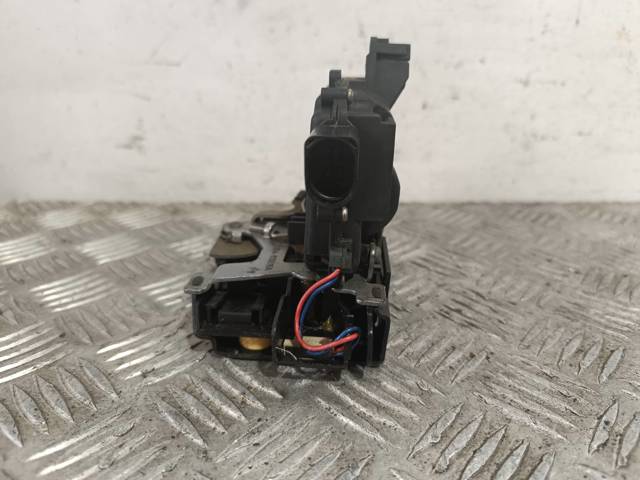 VAG 3B4839016A Cerradura de la puerta trasera derecha  en stock Terrassa