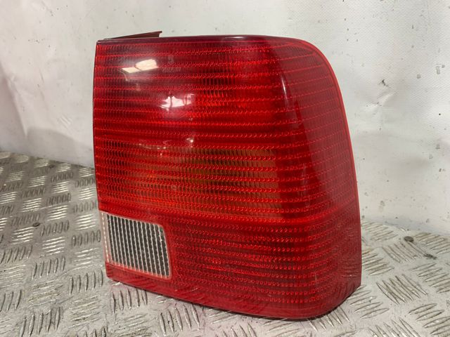 3B5945096F Piloto trasero derecho  disponible Utrera