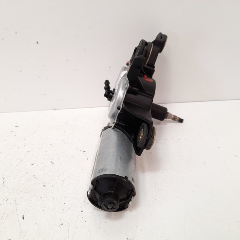 3B9955711C Motor del limpiaparabrisas trasero  disponible Utrera