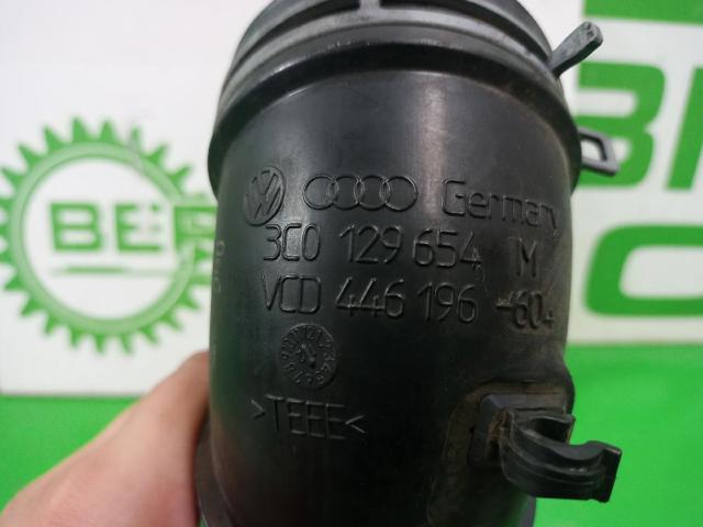 VAG 3C0129654M Conducto de aire, salida del filtro de aire  en stock Valencia