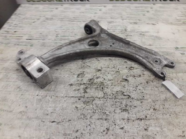 3C0153D Brazo inferior izquierdo/derecho de suspensión delantera  en stock Sabadell