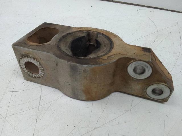 3C0199231F Silentblock de suspensión delantero inferior  disponible Utrera