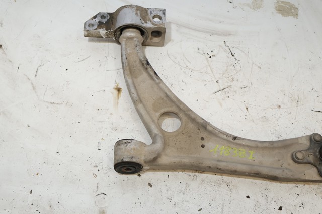 3C0407151E Brazo inferior izquierdo/derecho de suspensión delantera  disponible Málaga