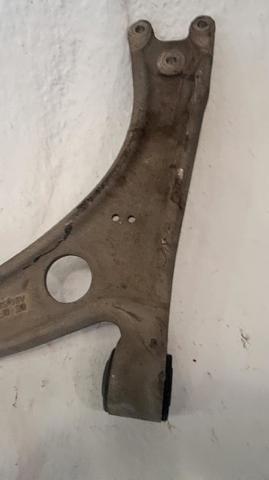 3C0407151G Brazo inferior izquierdo/derecho de suspensión delantera  comprar en Pontevedra