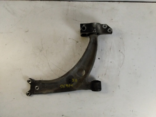3C0407151G Brazo inferior izquierdo/derecho de suspensión delantera  disponible Utrera